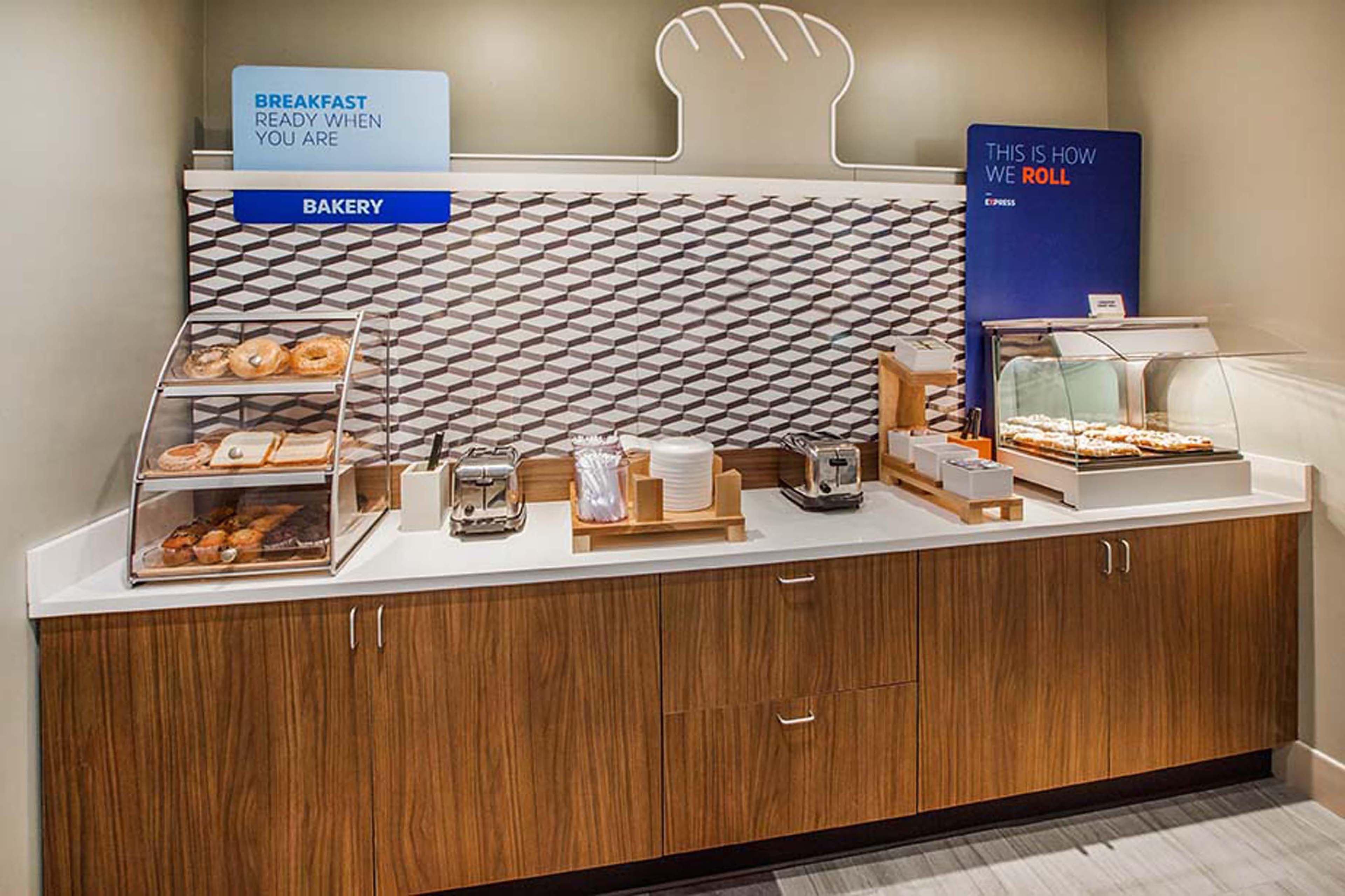 Holiday Inn Express San Diego South - Chula Vista By Ihg Exterior photo
