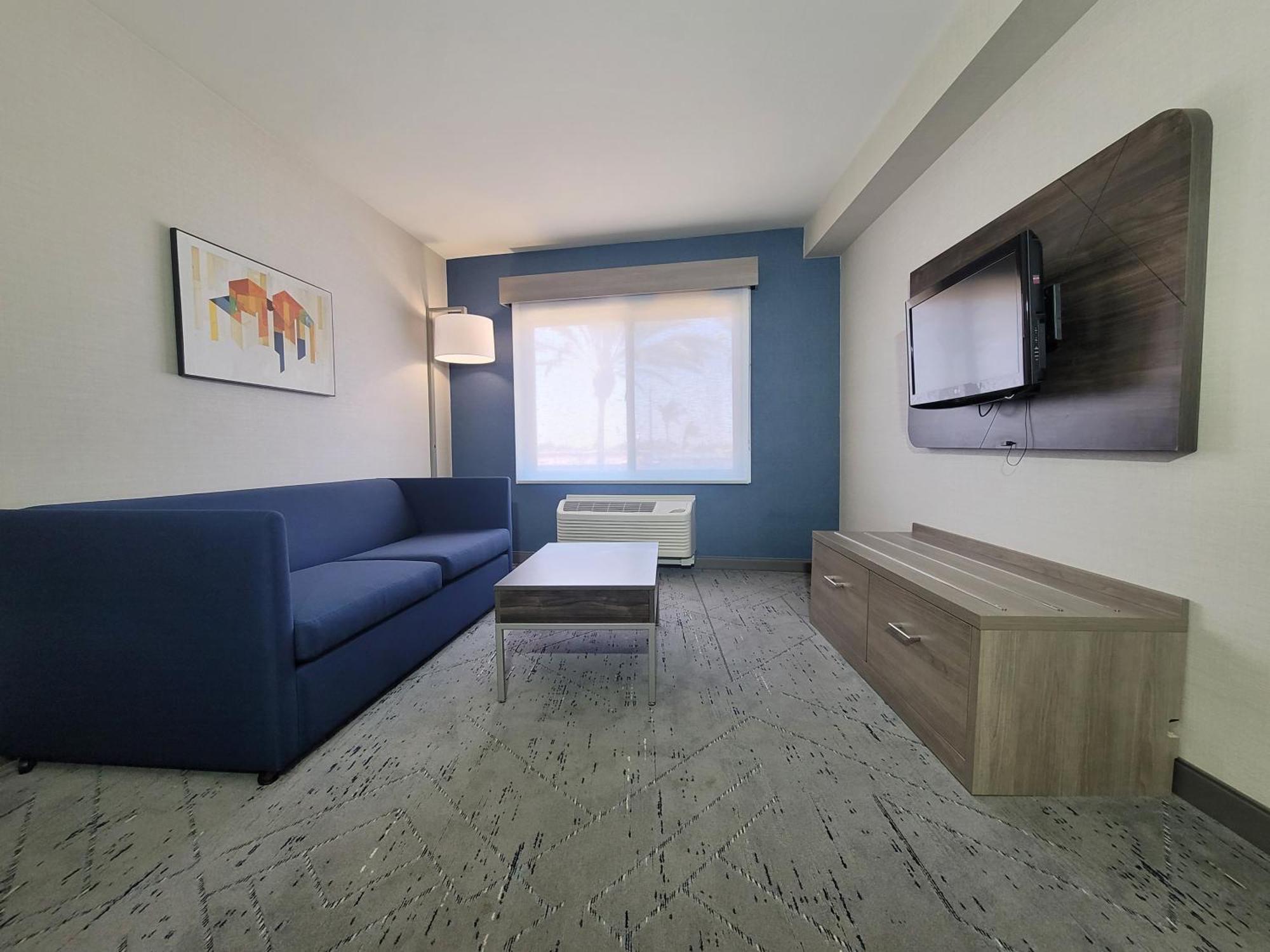 Holiday Inn Express San Diego South - Chula Vista By Ihg Exterior photo